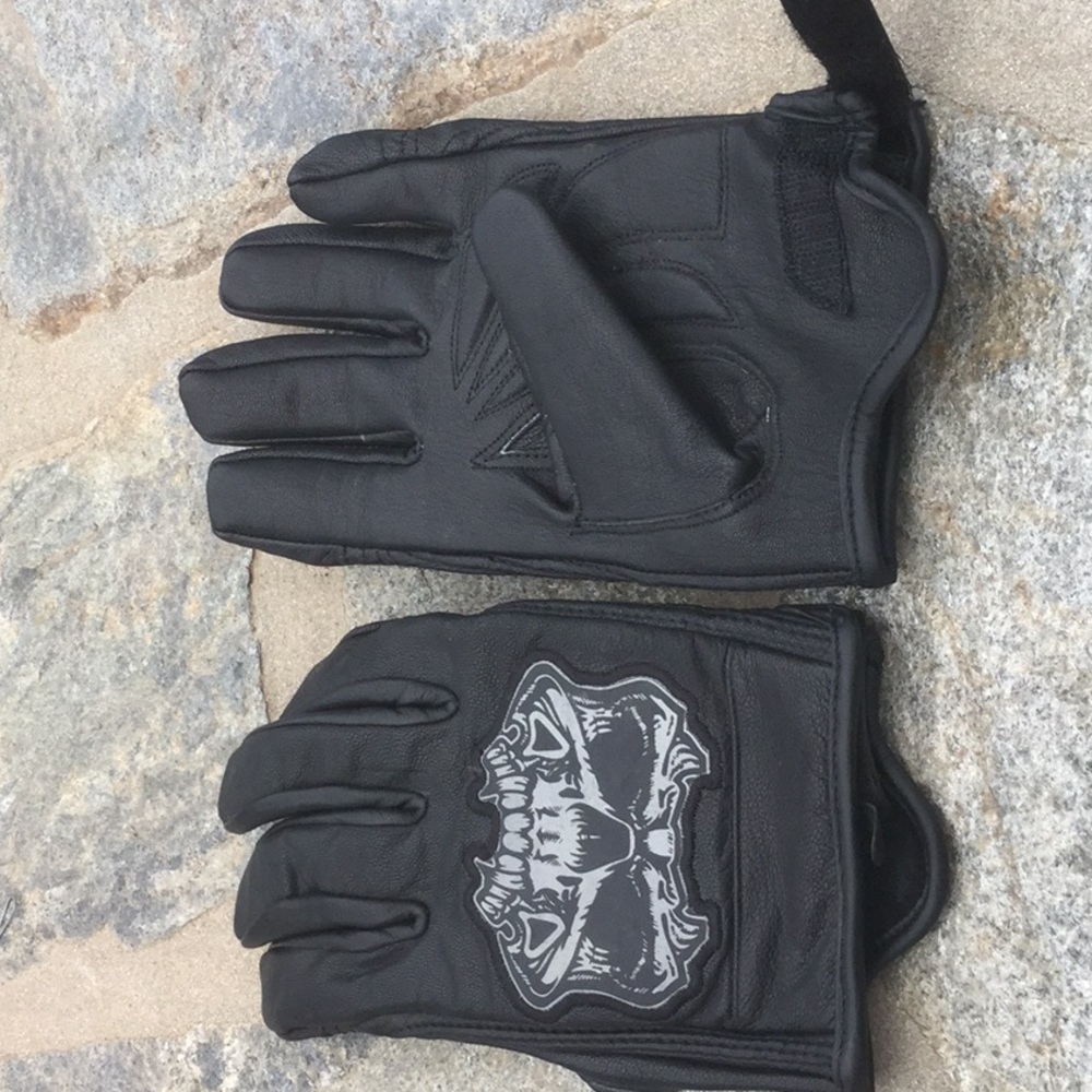 Motorcycle gloves